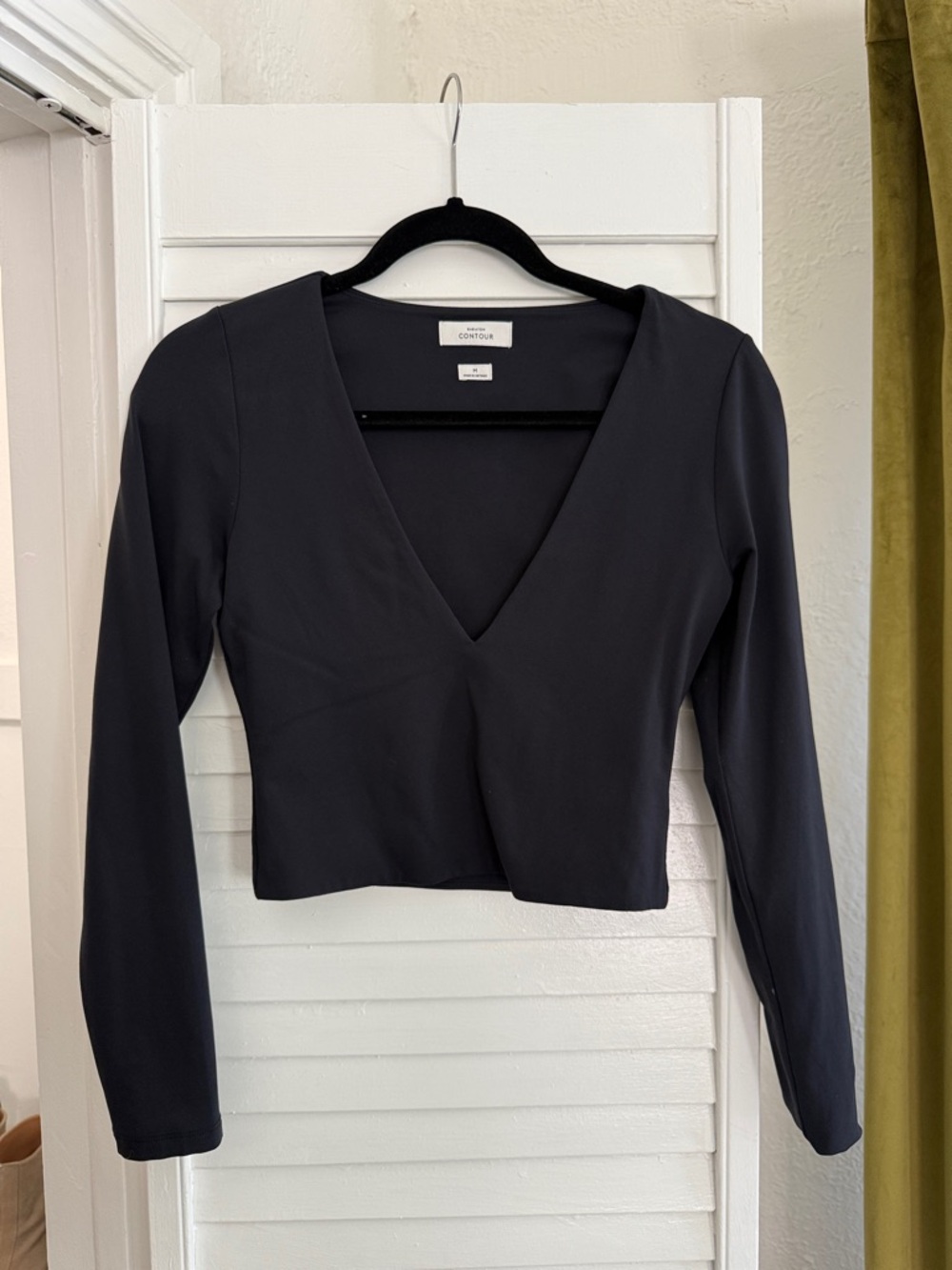 Babaton black deep V-Neck Long Sleeve Crop Top contour material